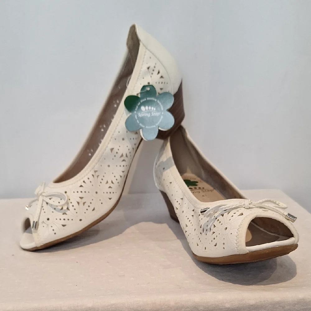 Spring Step White Lazer Cut Peep-Toe Low Heel Size EU 41 US 11 NWOB